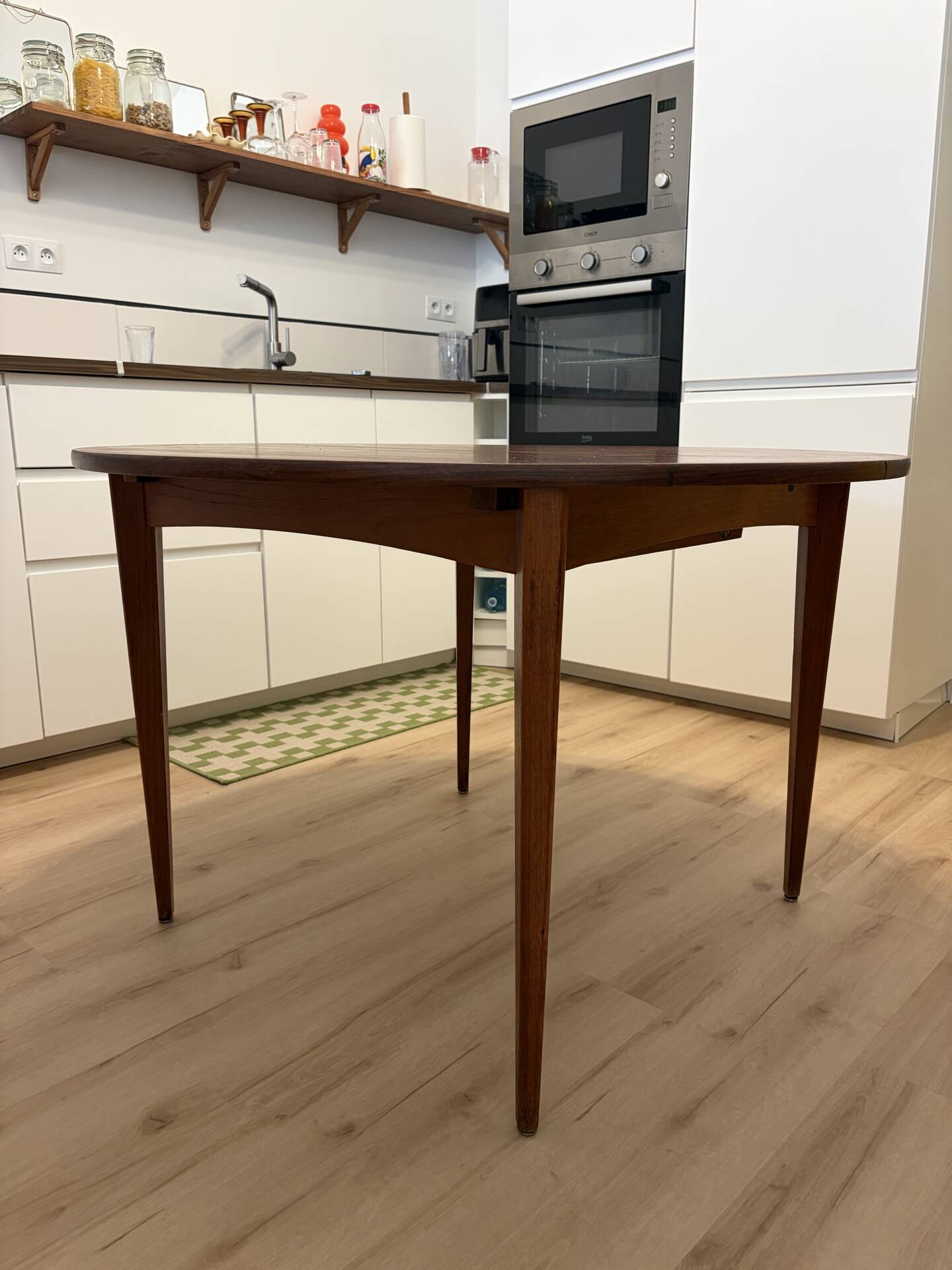 Table ronde design scandinave en teck extensible avec rallonge
