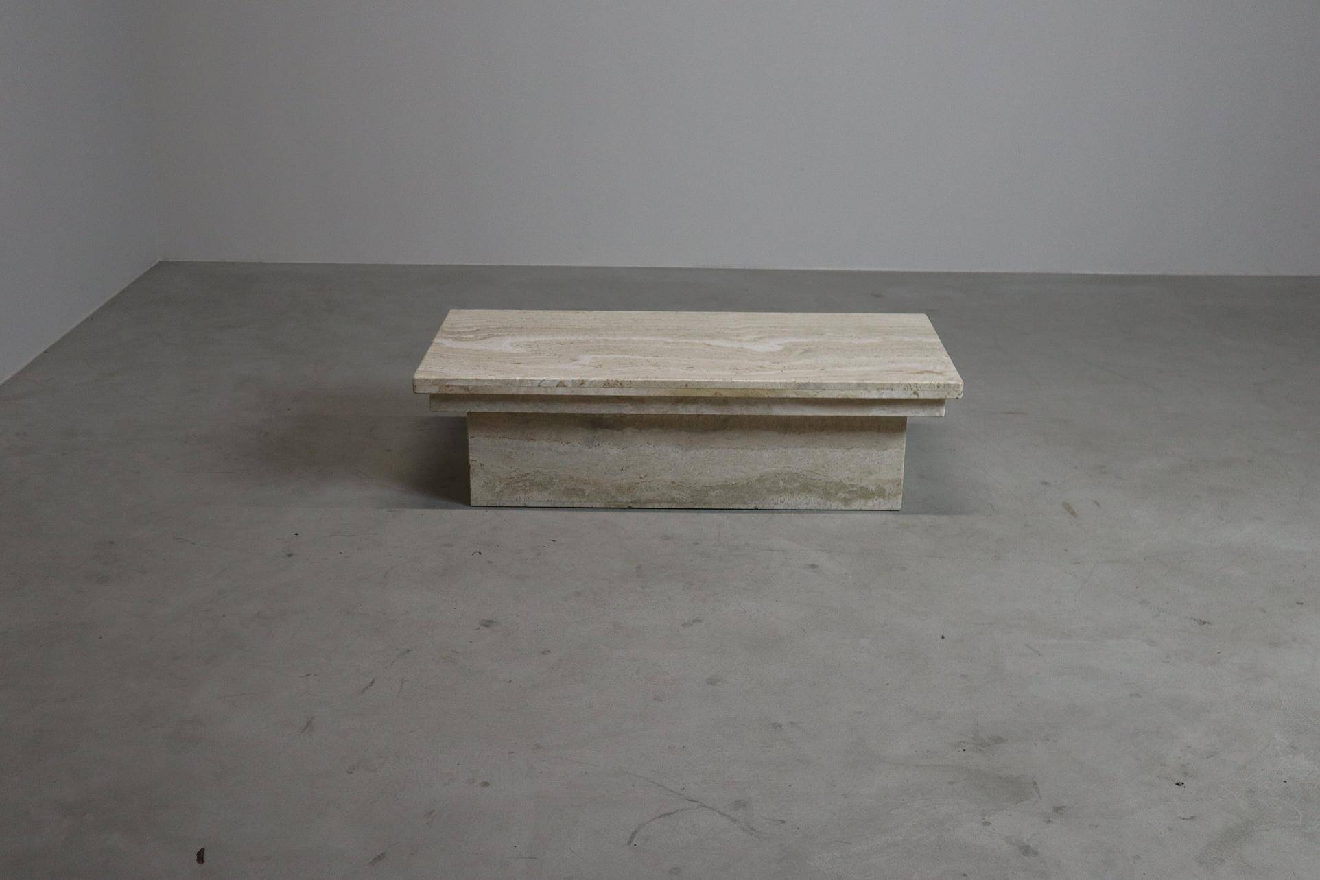 Table basse vintage en travertin, années 1970