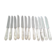 Service de 12 couteaux avec poinçons en métal argenté
