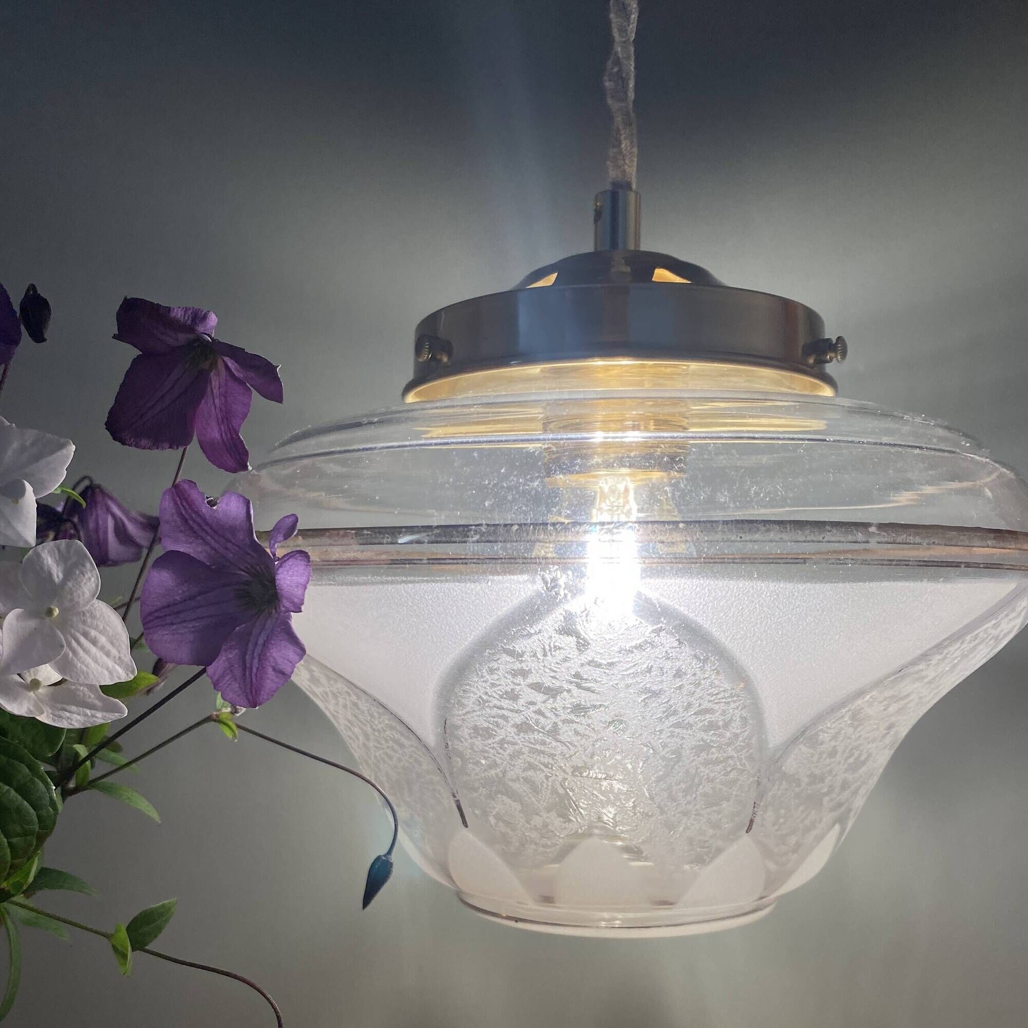 Vintage art deco globe pendant light in white and gold frosted glass