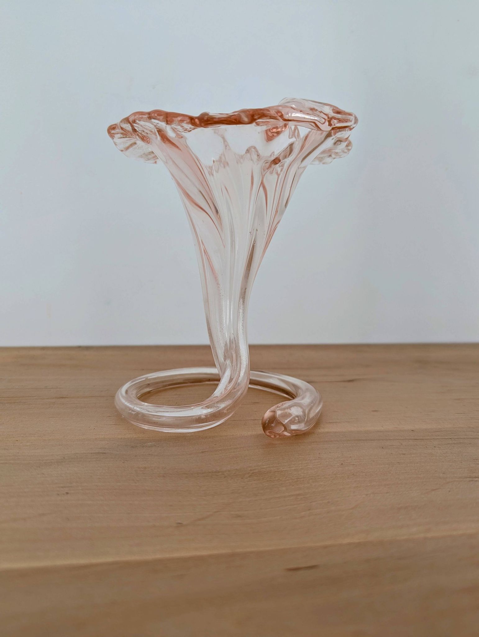 Vase trompette en verre soufflé