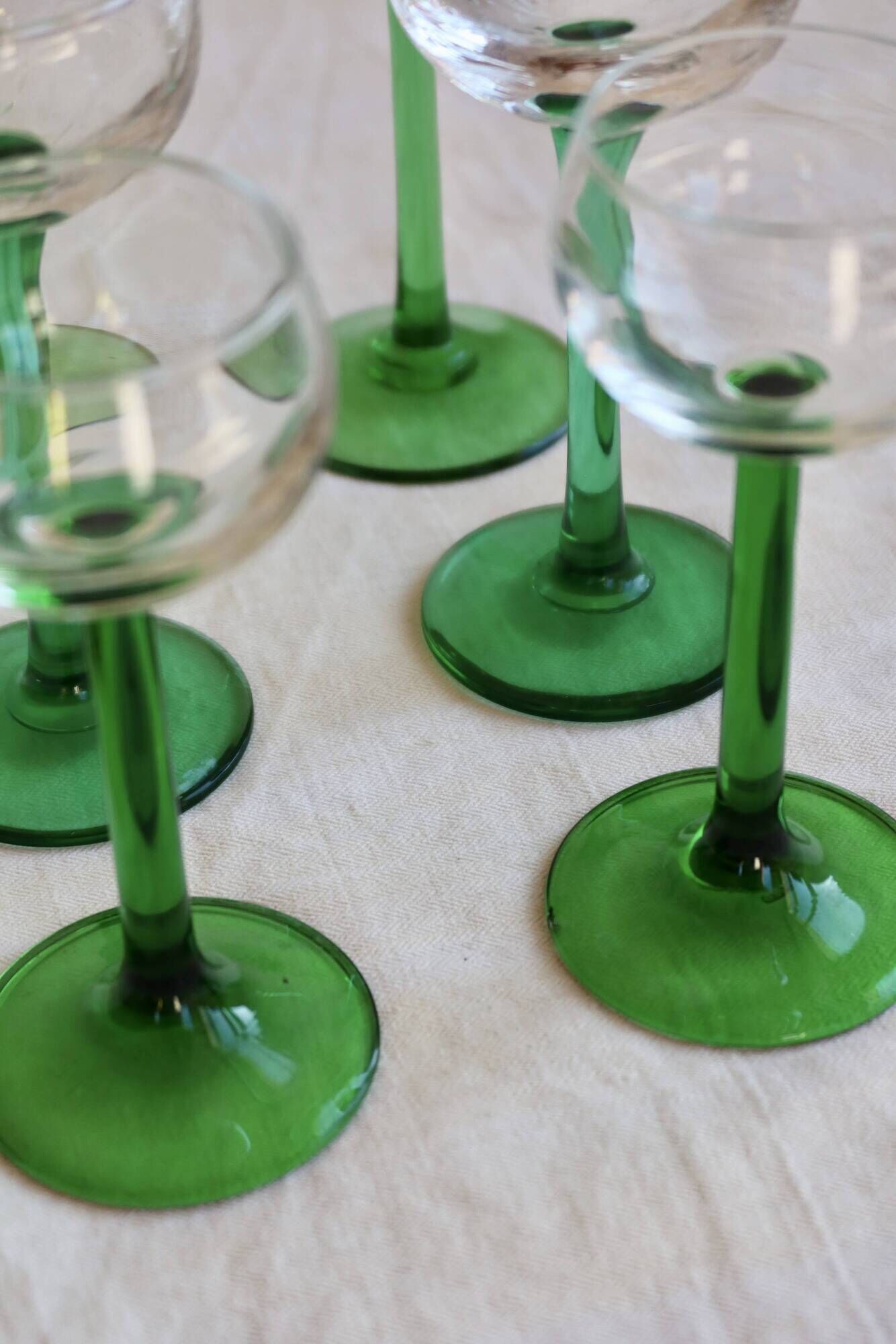 6 mismatched vintage Alsace wine glasses – Green stems