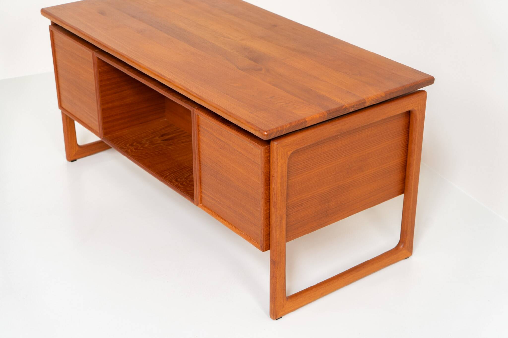 Bureau exécutif en teck par G.V. Møbler