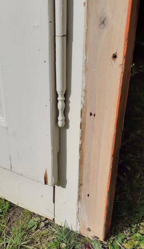 Pair of 19th-century cupboard doors and frame, woodwork
