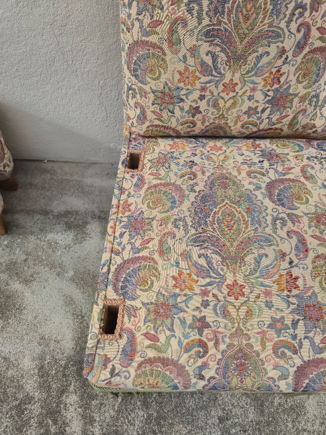 Louis Philippe style floral decor sofa bench from the nap period