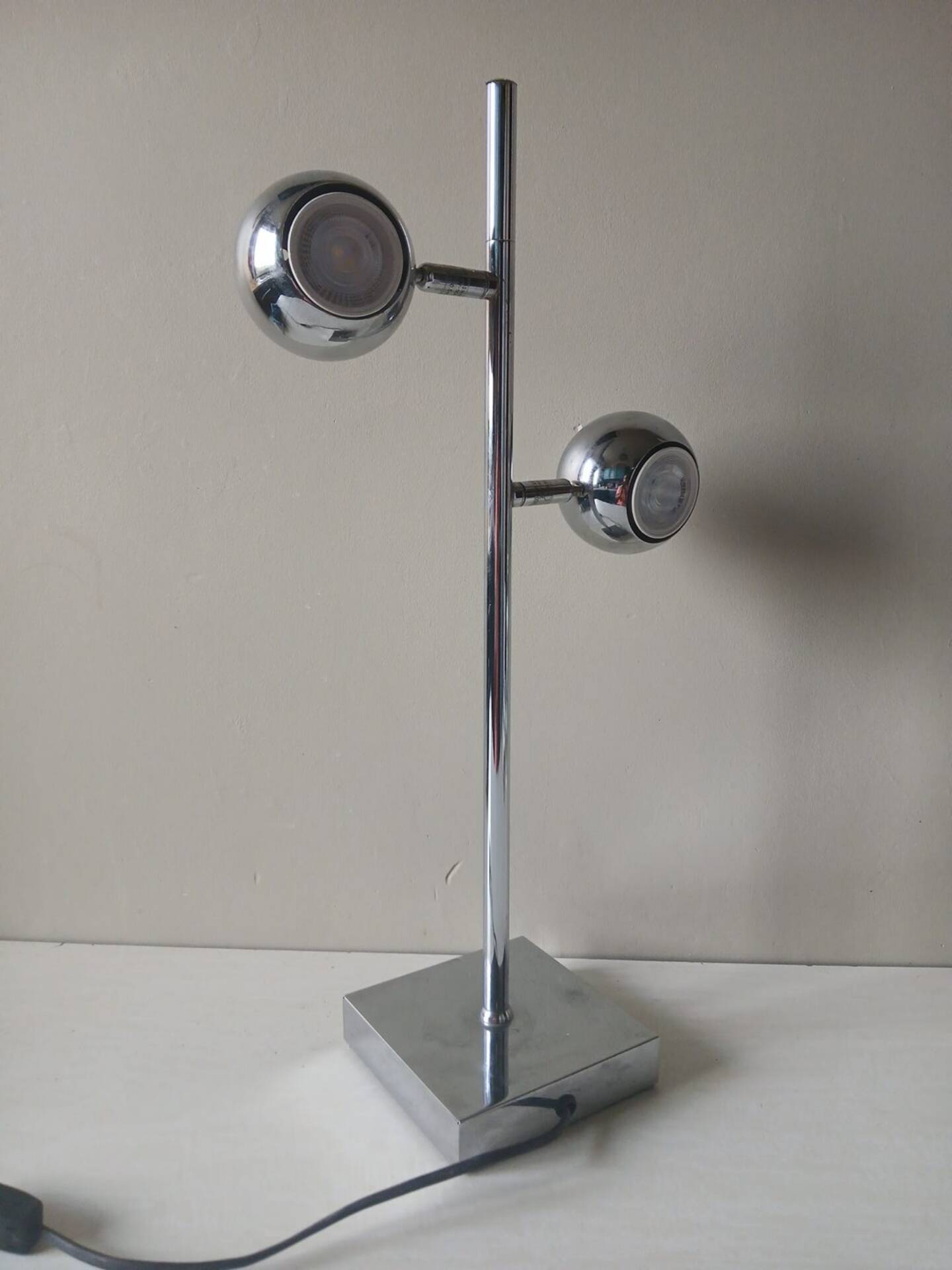 Lampe Space Age vintage Seylumière modèle Hary à 2 spots orientables chromés