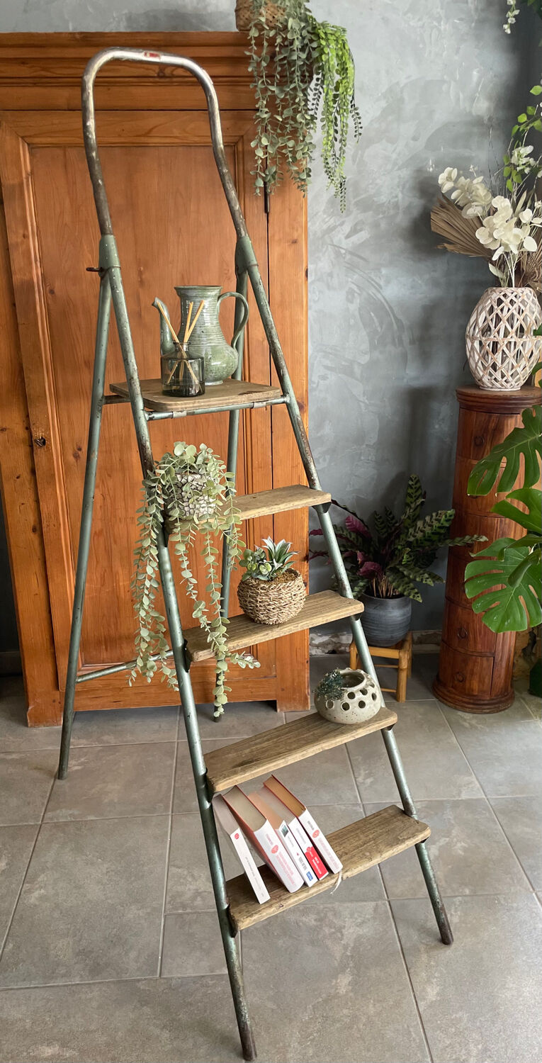 Ancient painter's stepladder