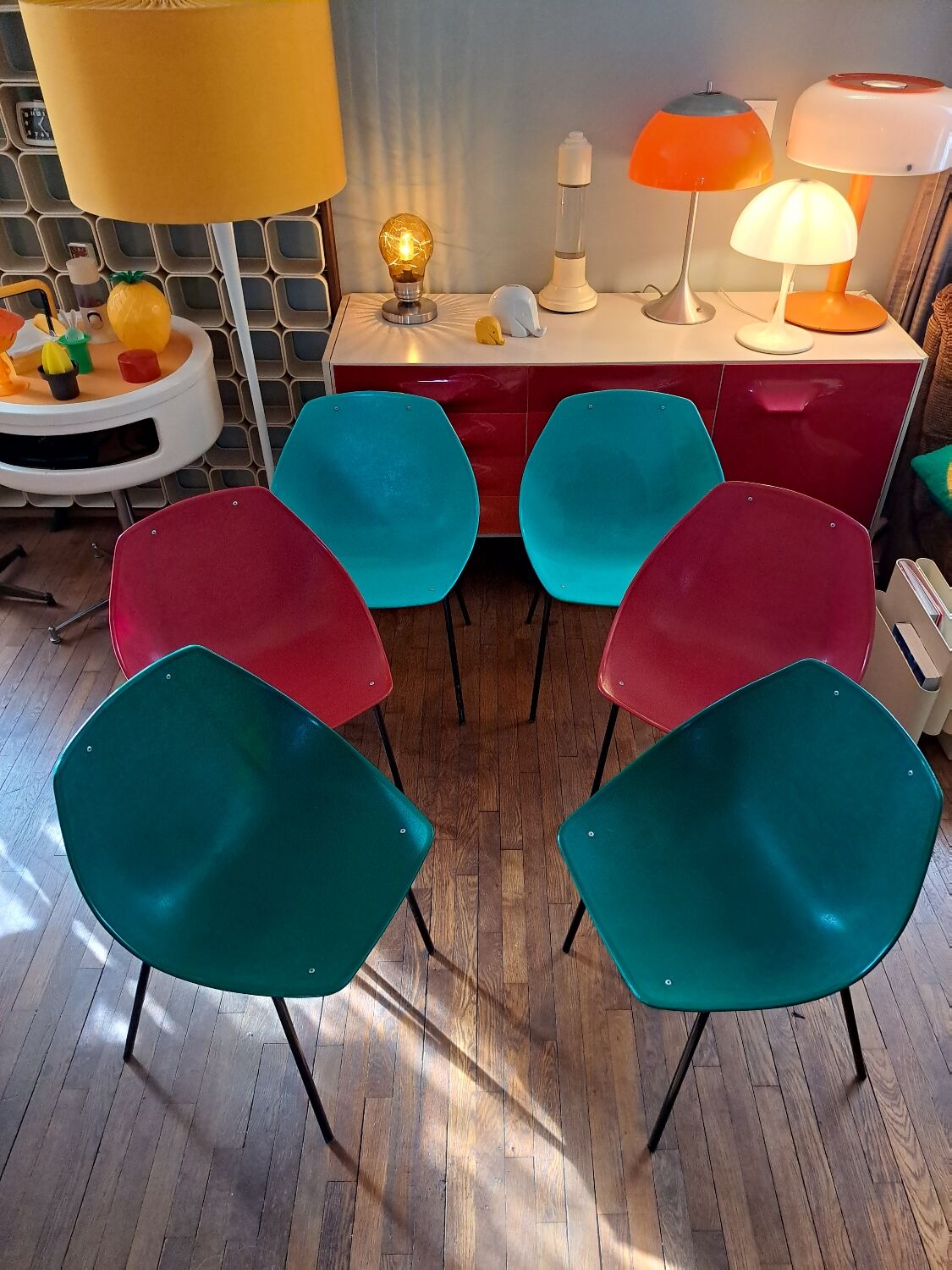 Suite of 5+1 shell chairs Pierre Guariche 1960