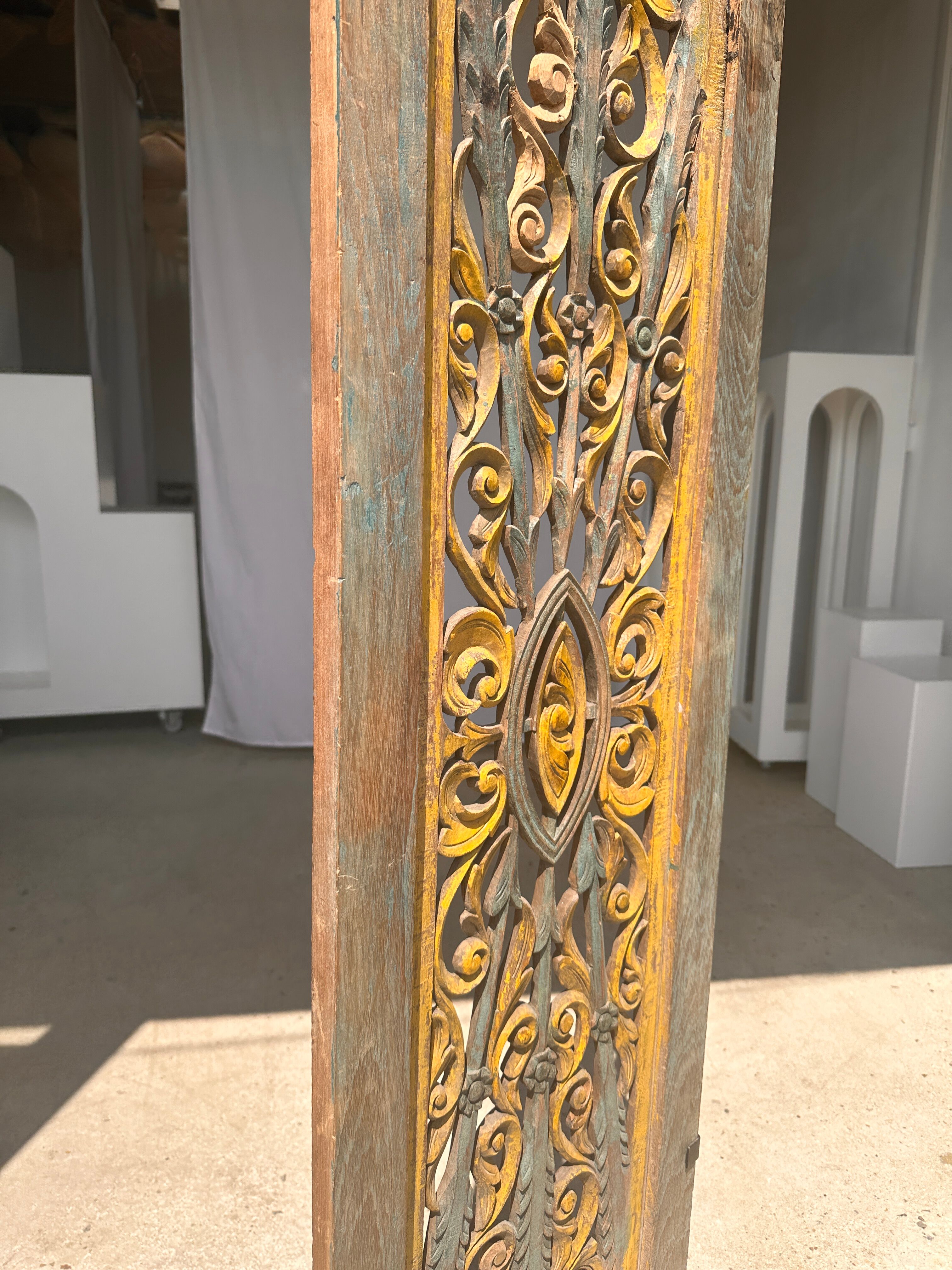 Rectangular Indonesian construction element with blue and yellow plant in carved wood