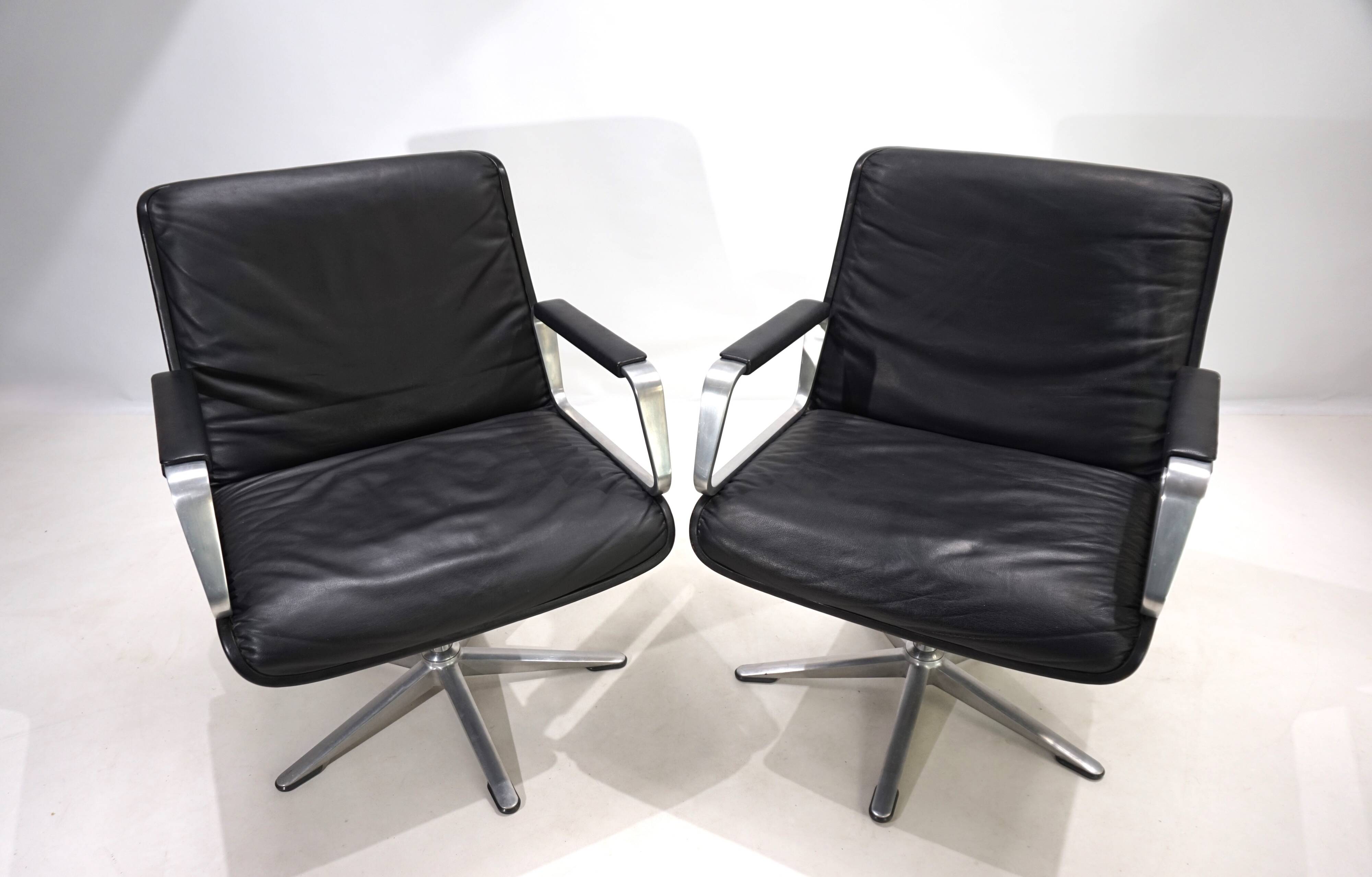 Set of 2 Wilkhahn Delta conference/dining chairs from the Delta Group