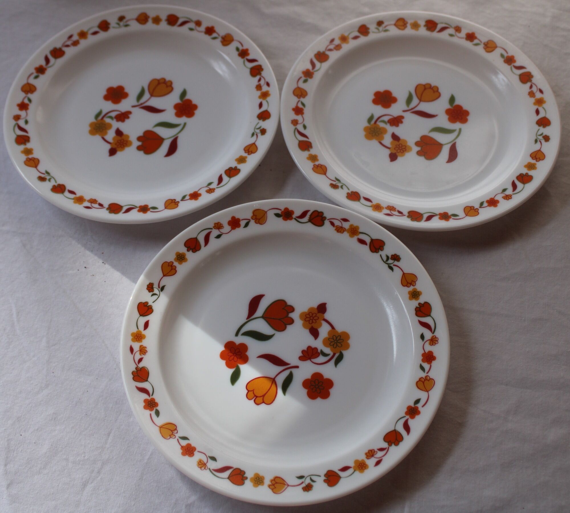 3  France tulip pattern dessert plates