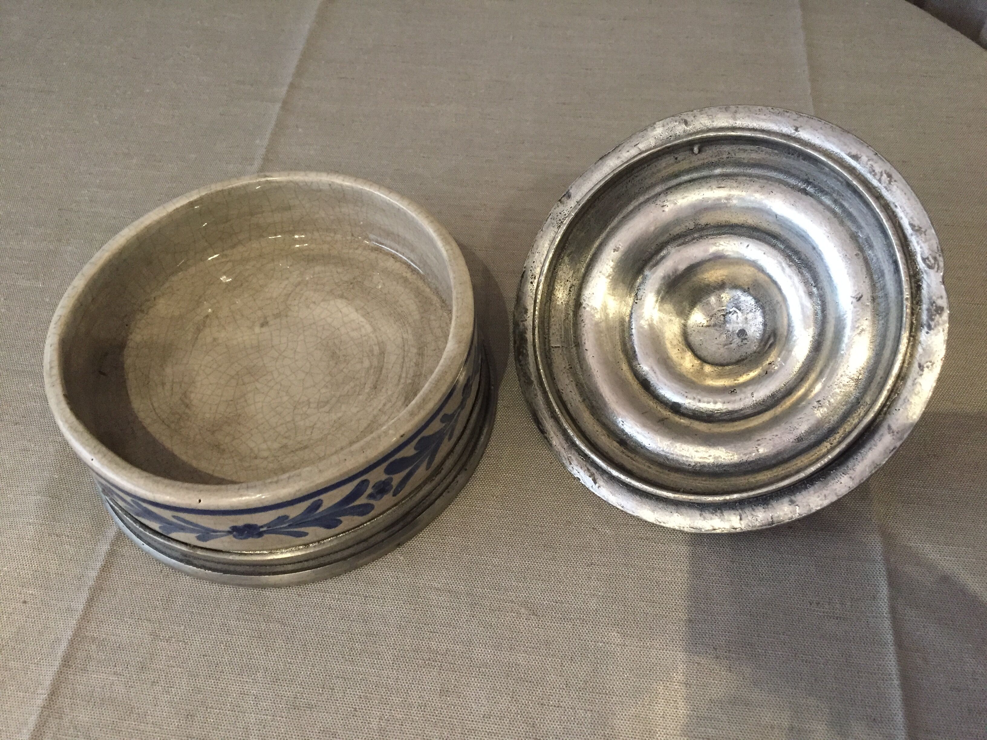 Tinter candy and very decorative porcelain