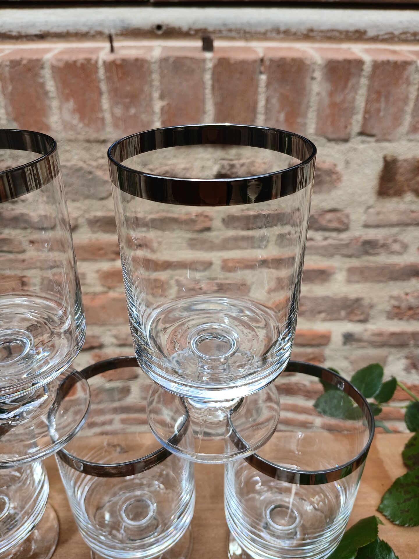 8 verres à pied vintages