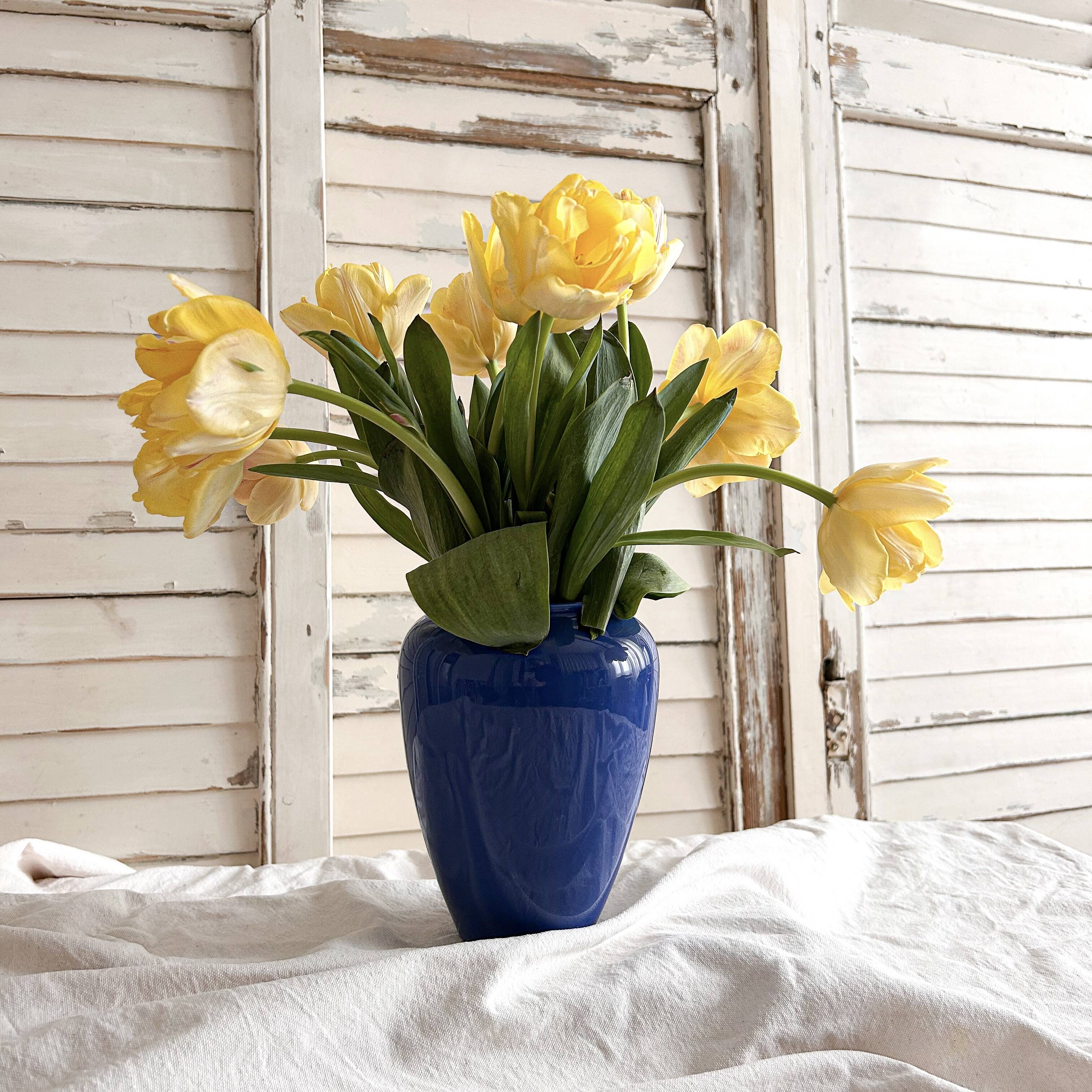 Lot grès et céramique – 2 vases vintage & 4 assiettes en grès spiralé