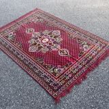 Vintage carpet with floral decoration 123x176cm