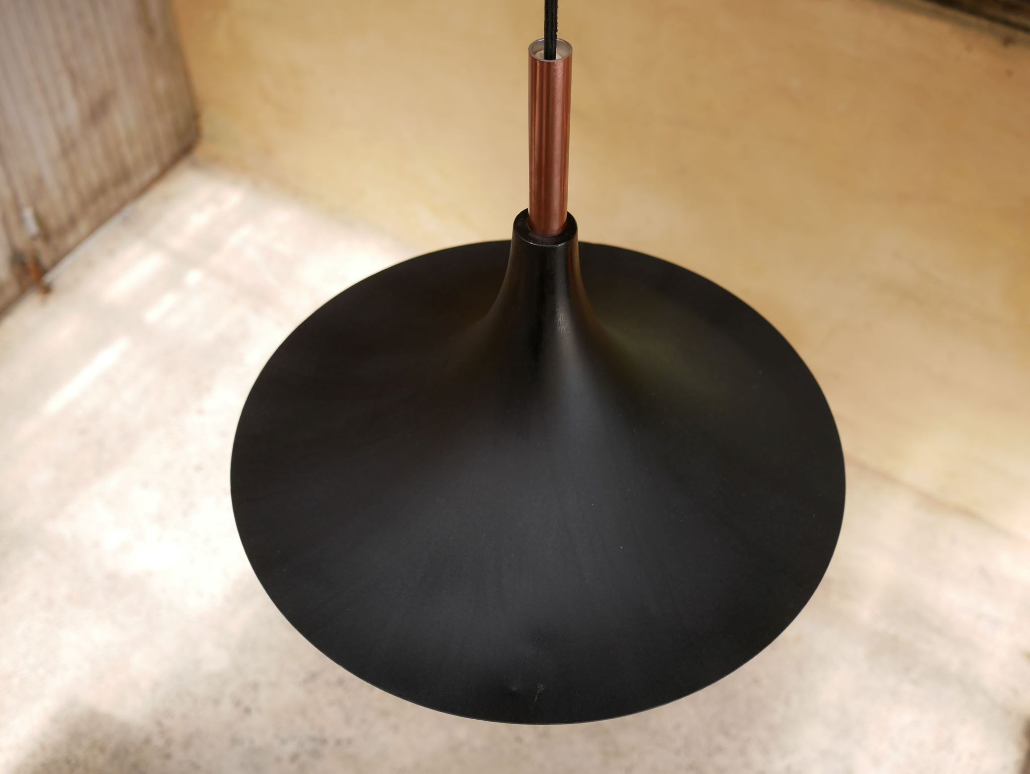 Vintage tulip hanging lamp in black metal and copper