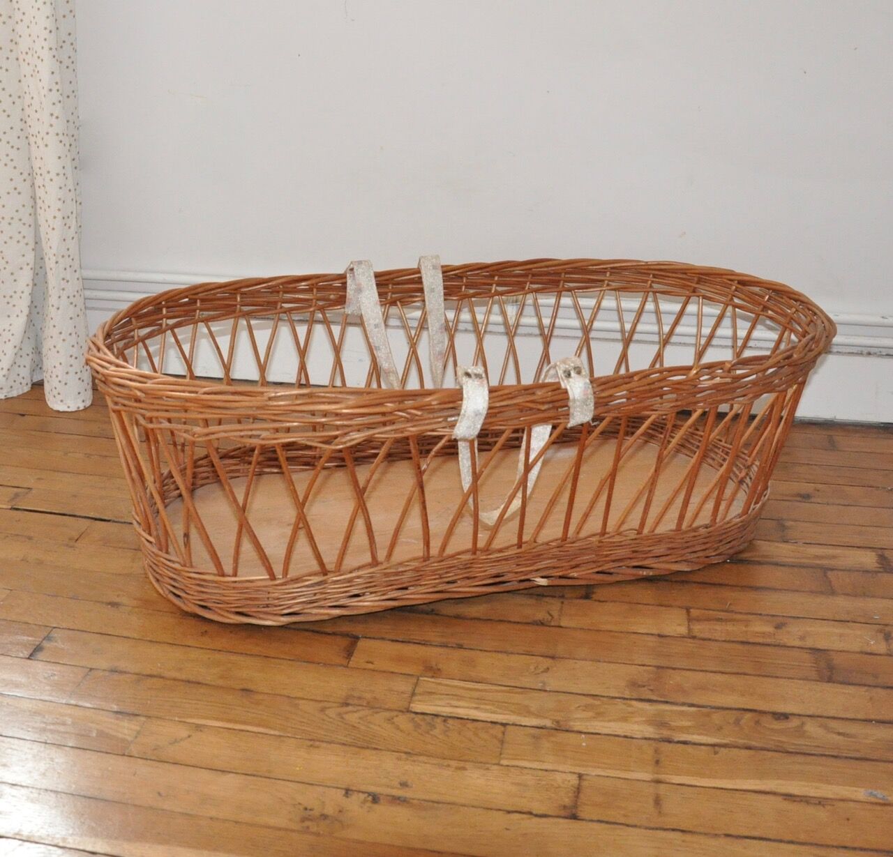 Rattan and wicker bassinet