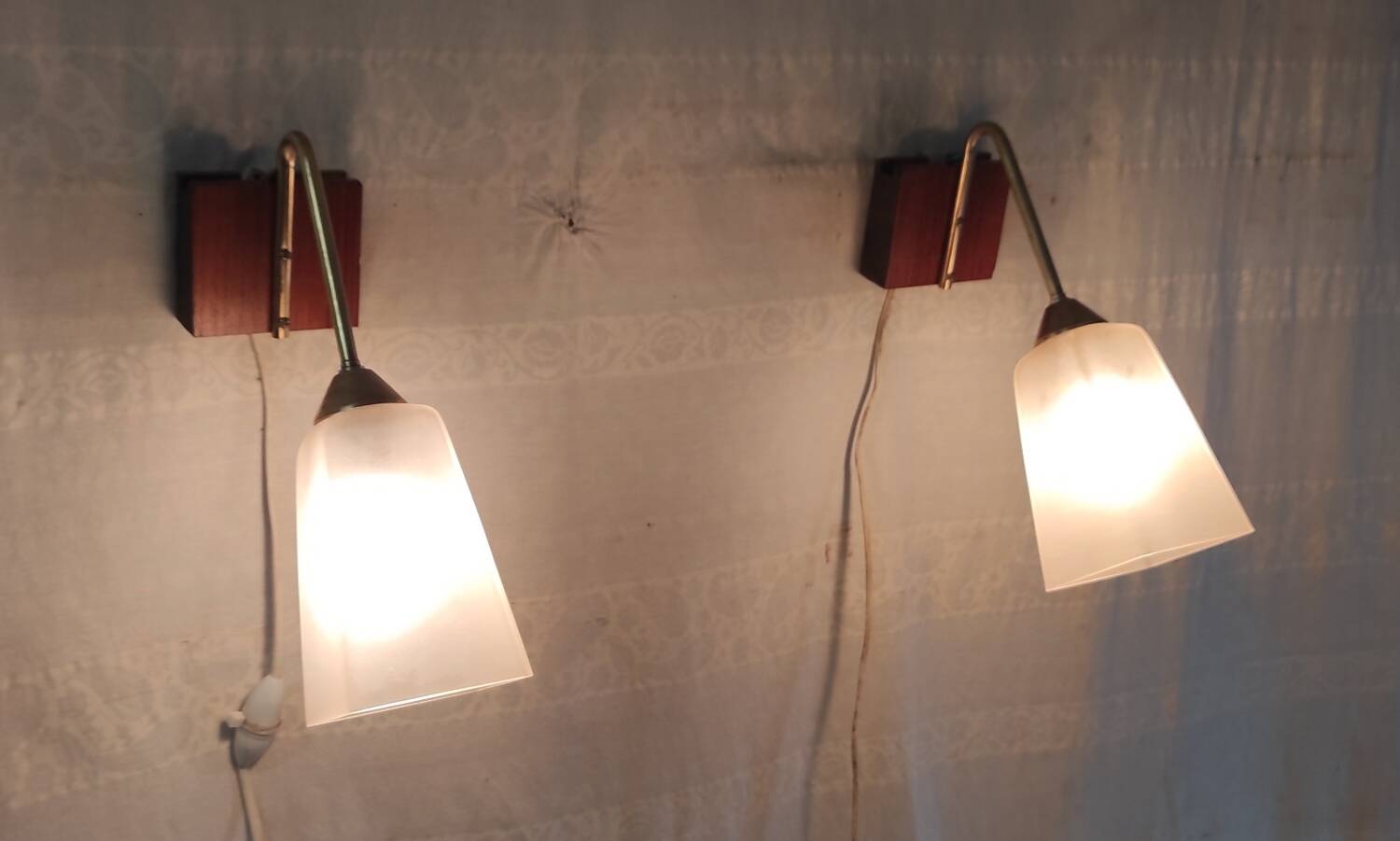 Vintage wall lights in wood, brass and glass - mid. 20th century