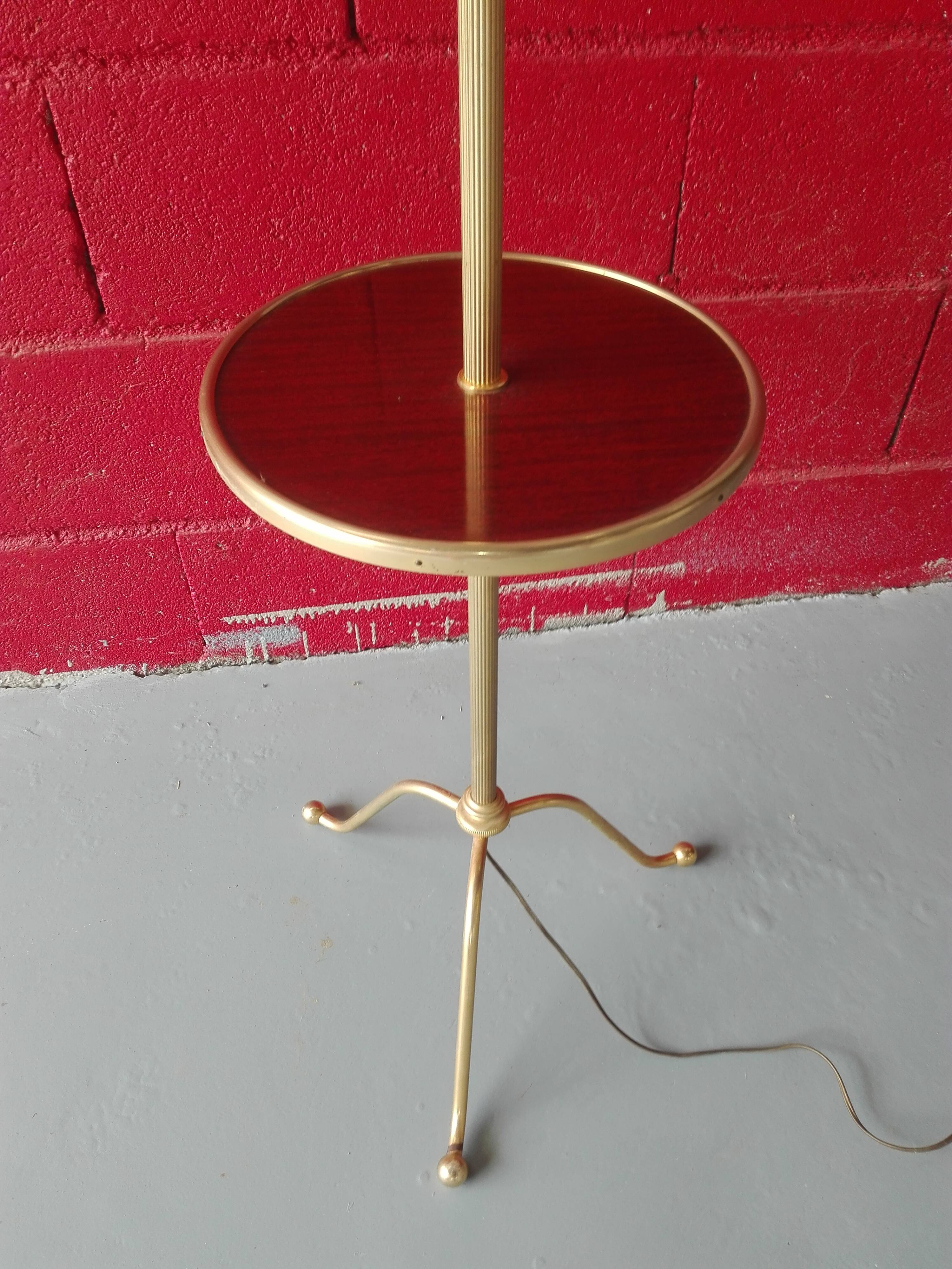 Lampadaire doré tripode
