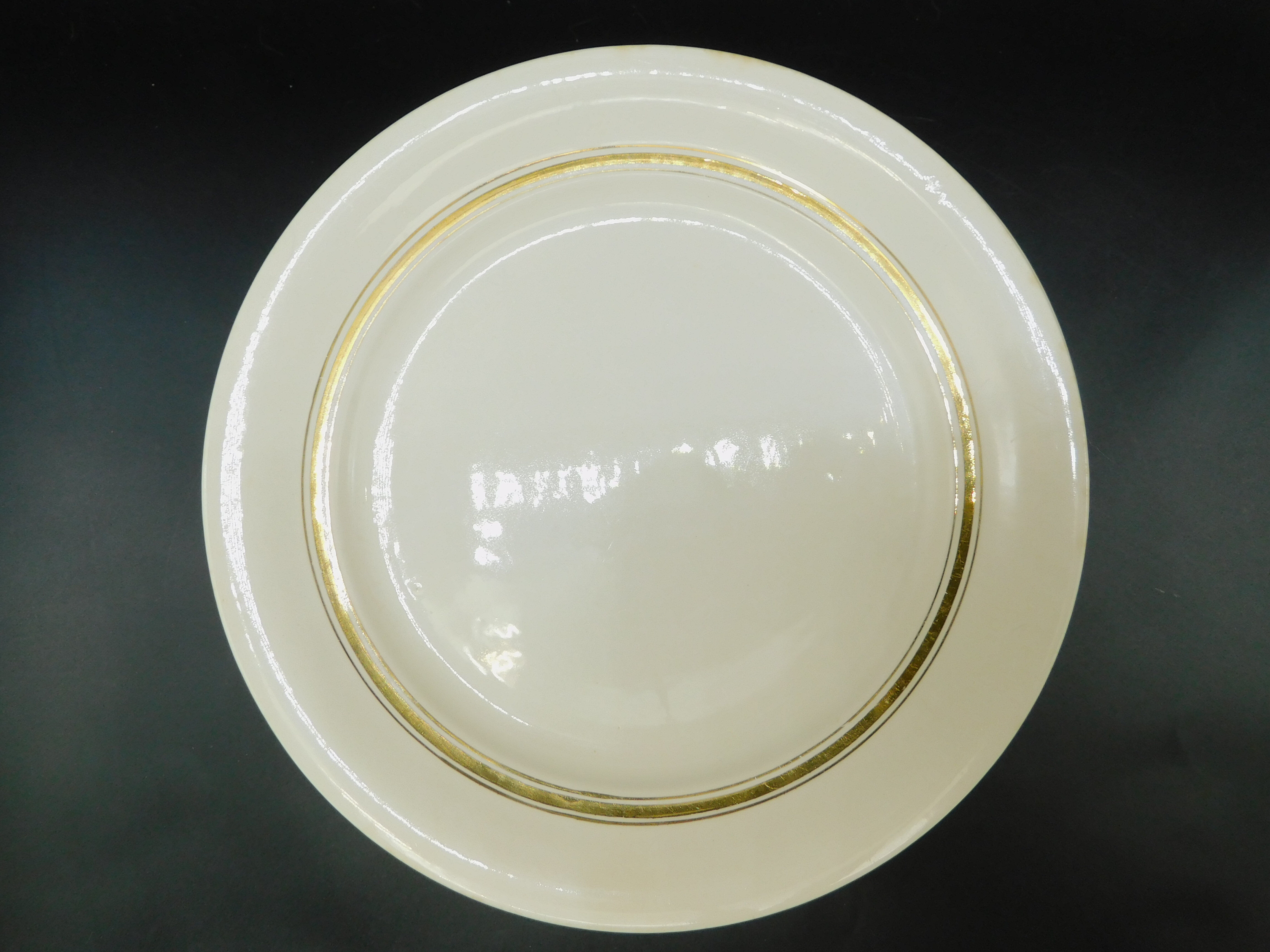 8 flat plates Villeroy - Boch Mettlach - Cream and Gold.