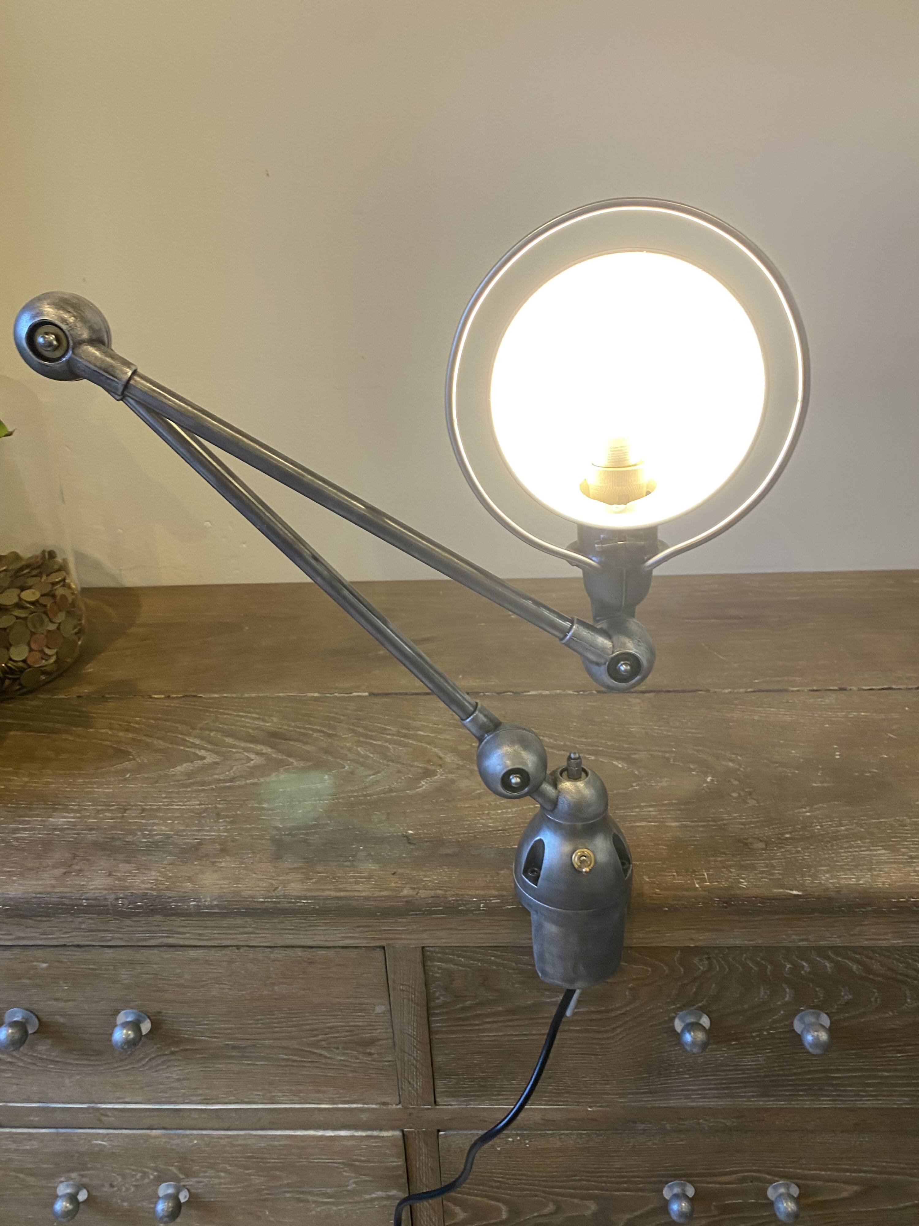 Lampe de bureau Jieldé jielde 2 bras de 40cm avec base étau graphite indus