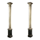 Paire de colonnes en bois peint à l’imitation du marbre. Années 1880.