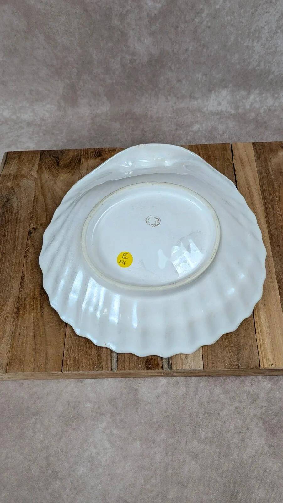 Large antique shell-shaped dish – iridescent finish