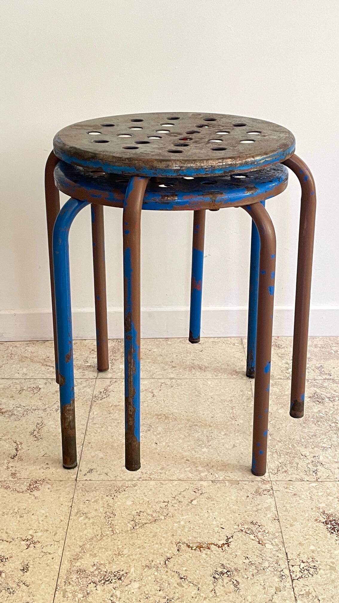 Tabouret industriel acier patine bleue & chocolat vintage