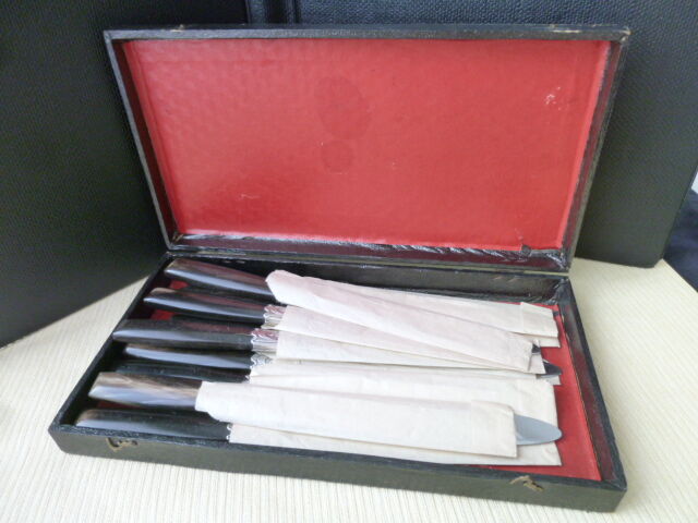 Set de 10 couteaux de table anciens manche en corne  As de Trèfle