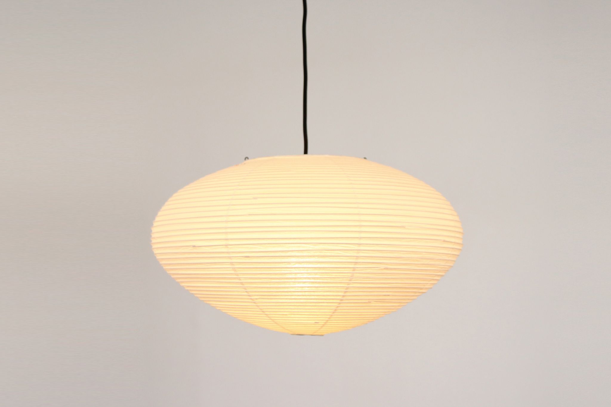 Suspension en papier par Isamu Noguchi pour Akari