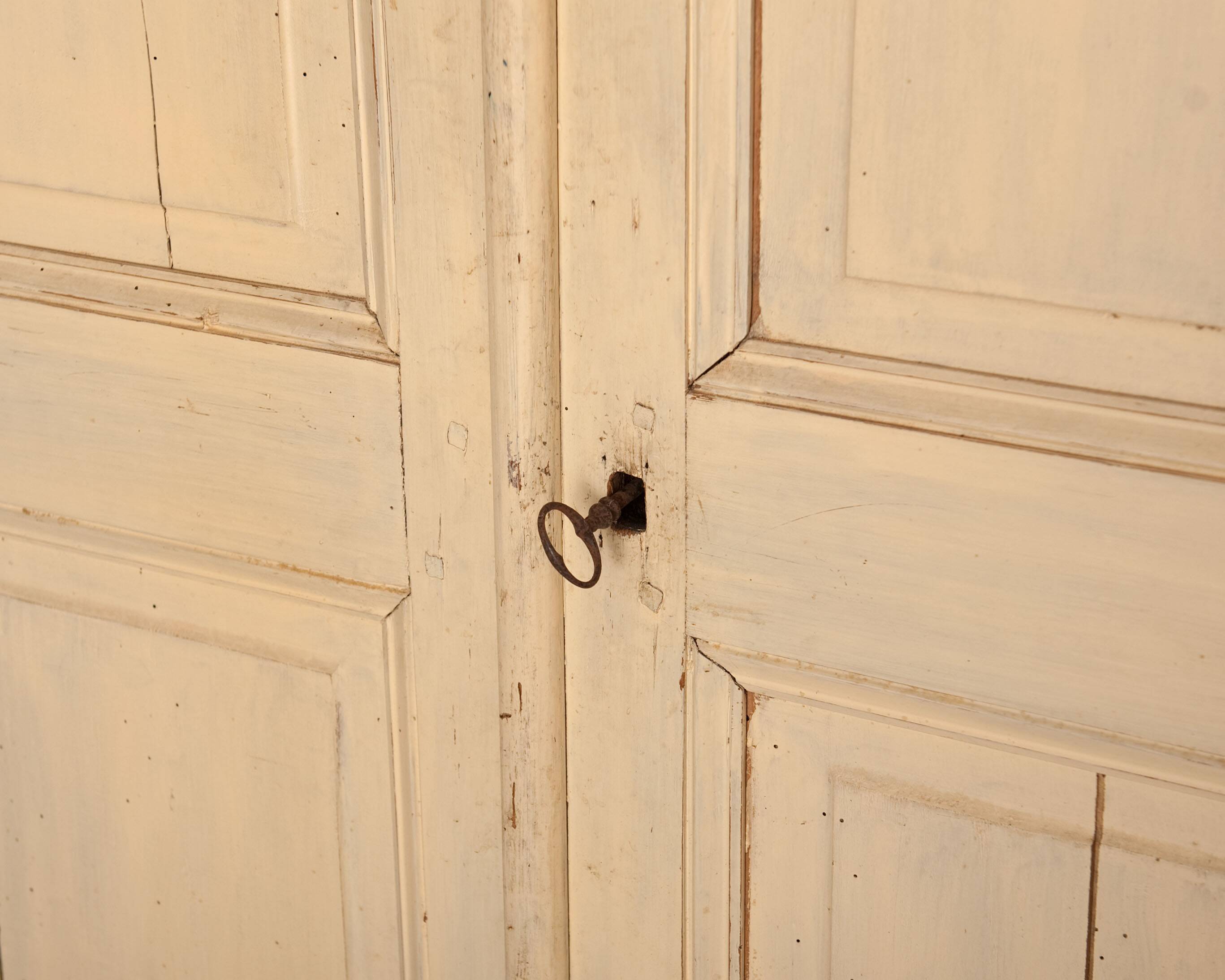Old double cupboard door in white wood and fir n°4