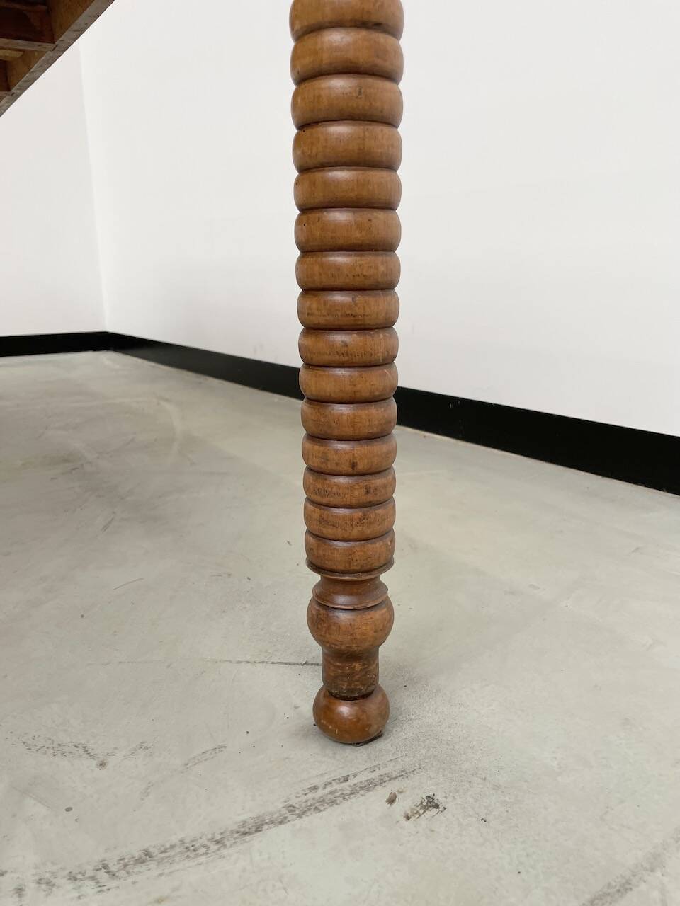 Walnut silk table 1900