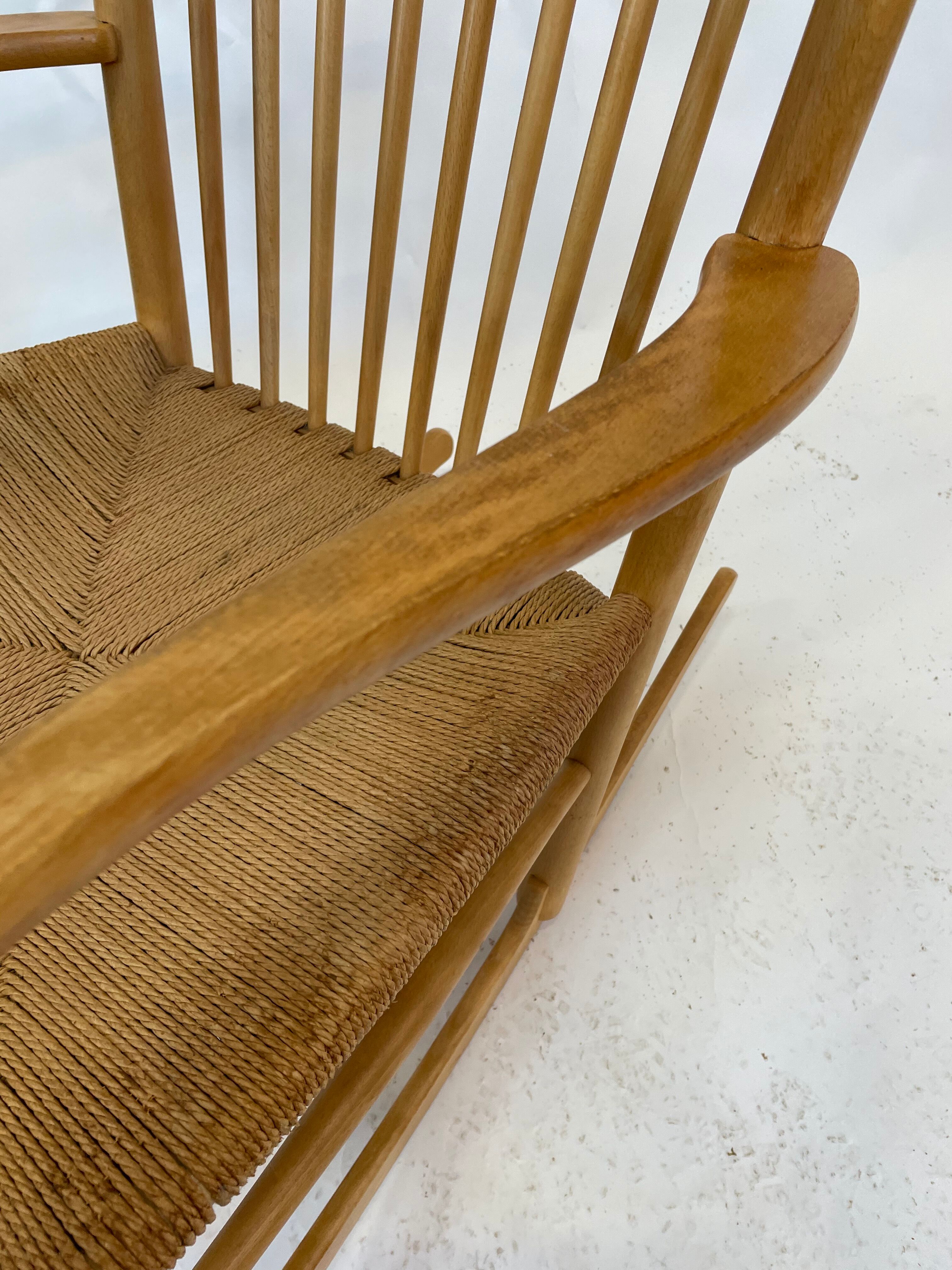 J16 rocking chair by Hans J. Wegner