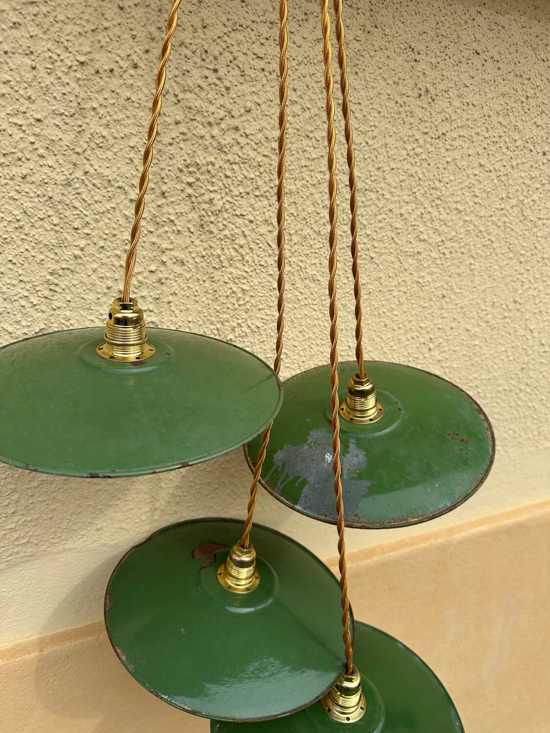 Lot of 4 vintage industrial enamelled metal suspensions.