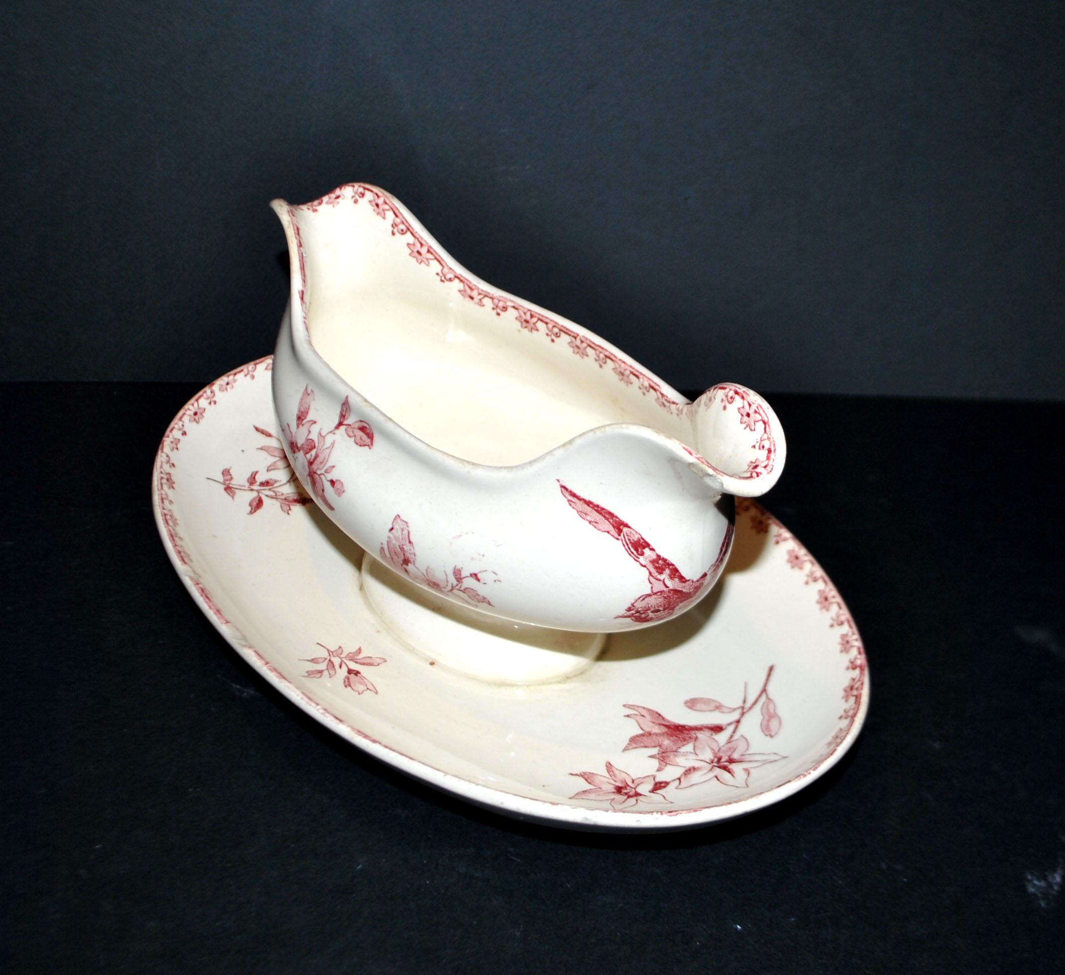 Sarreguemines earthenware gravy boat, Red Favorite with birds