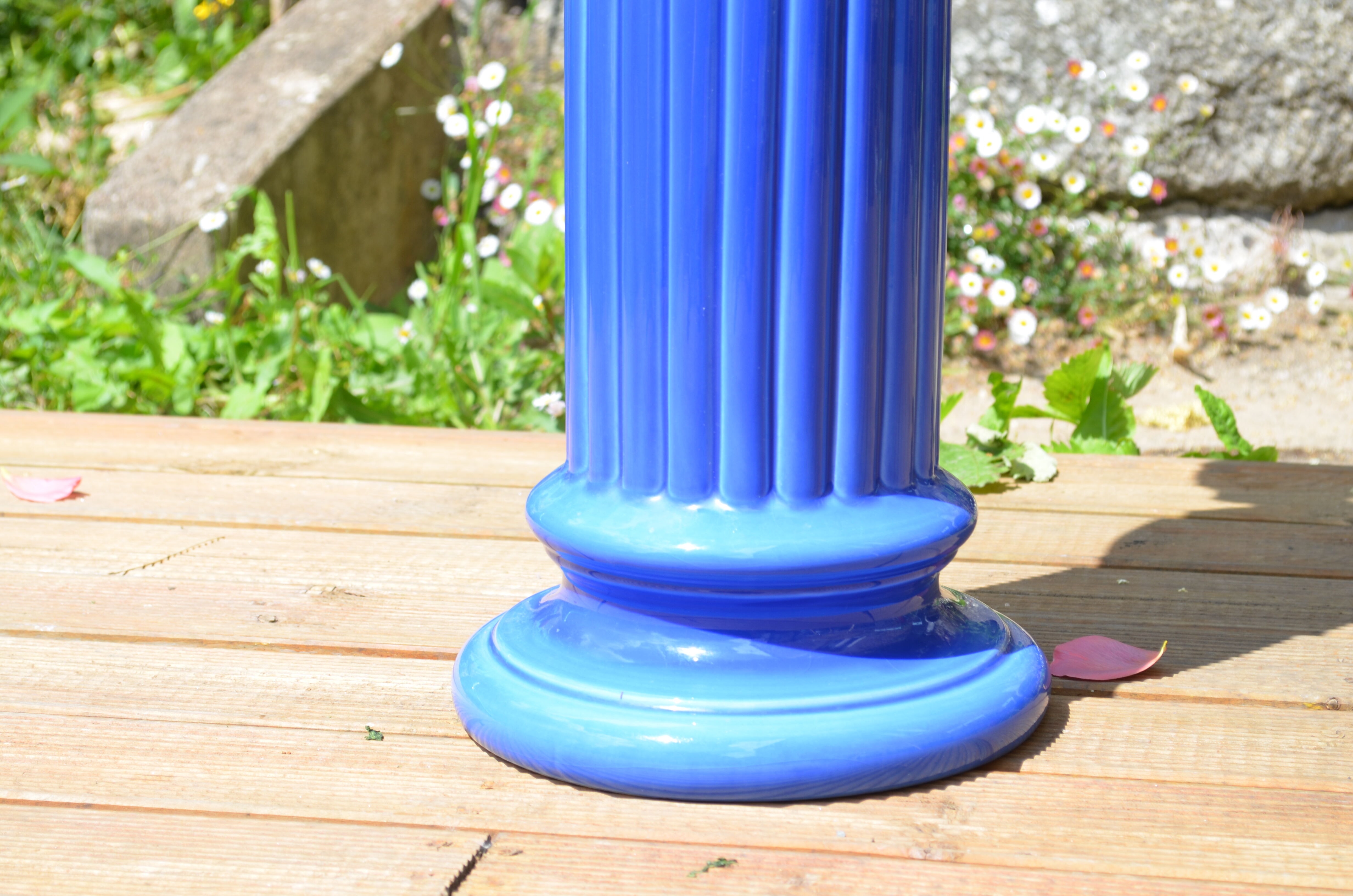 Royal blue column