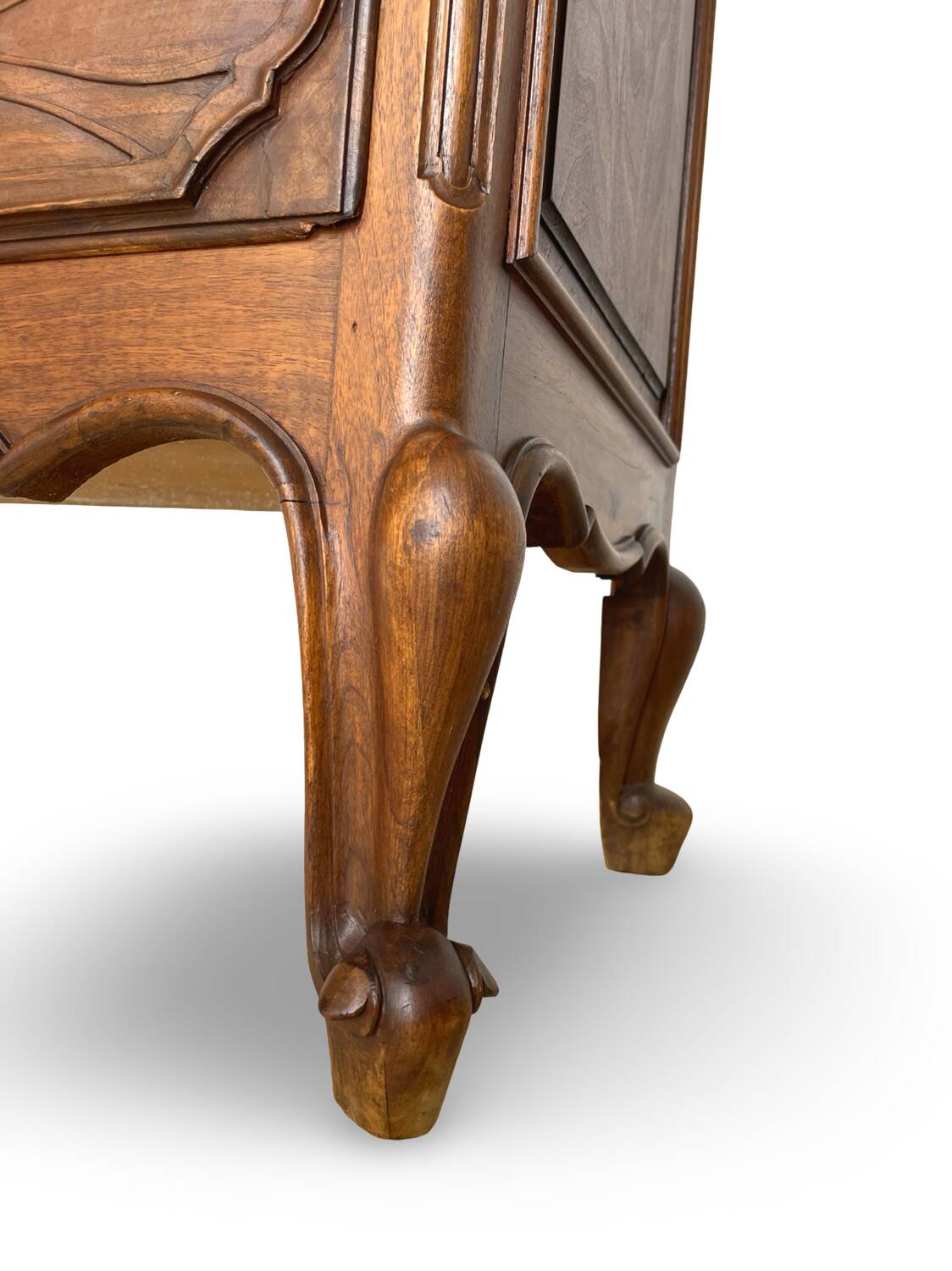 Une commode au design renaissance spectaculaire, de la ville de Turin.