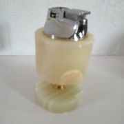 Briquet de table piezo onyx et métal doré, kogen 1970-1980