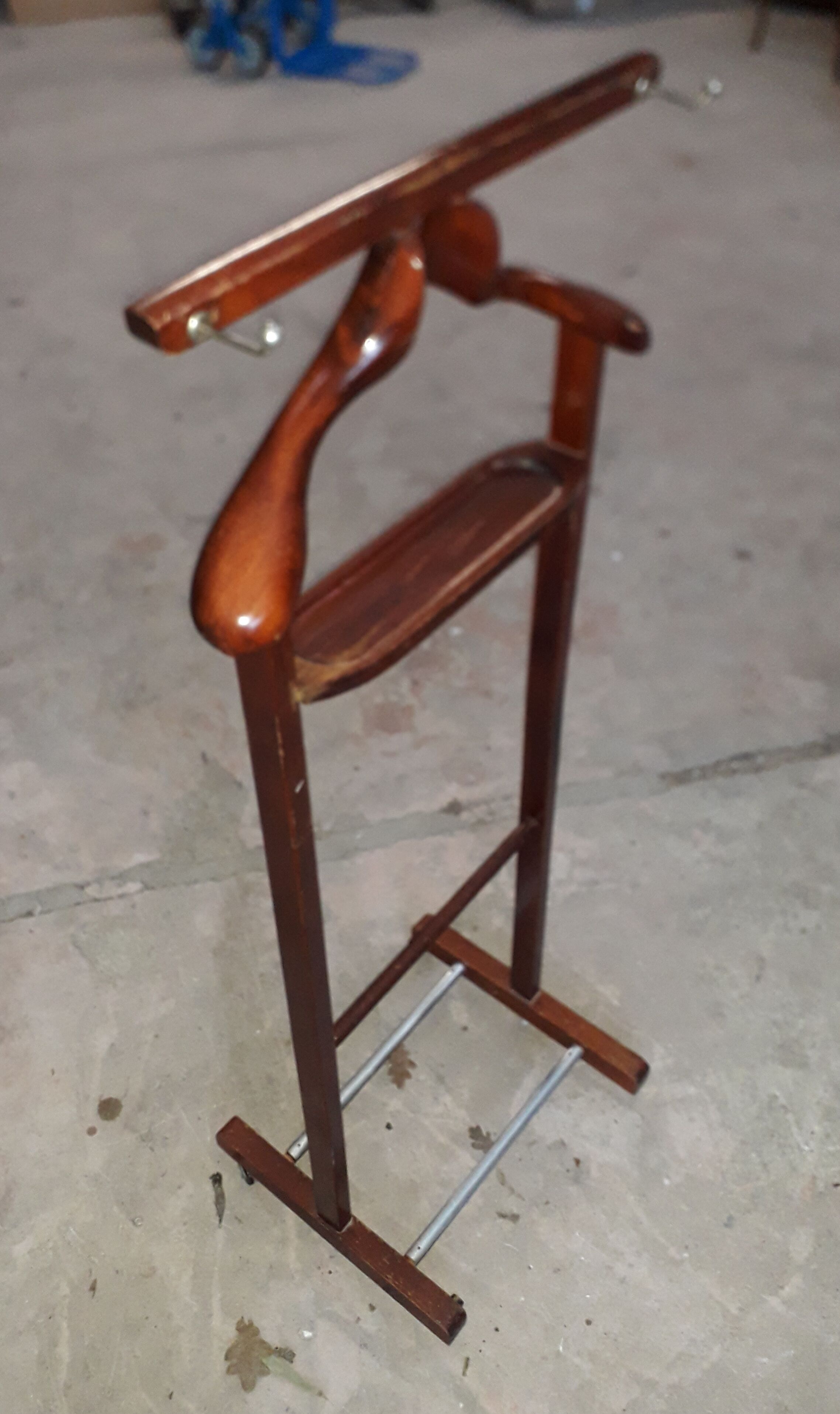 Valet de nuit couleur acajou