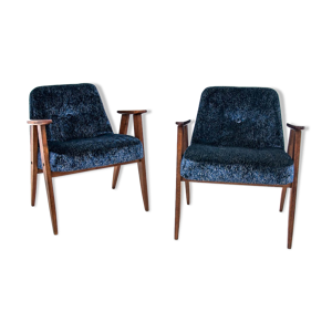 Deux fauteuils modèles