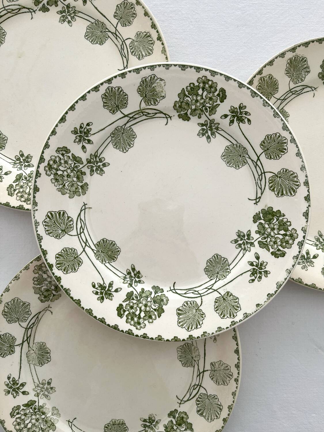 4 assiettes à dessert terre de fer « Géranium » Sarreguemines