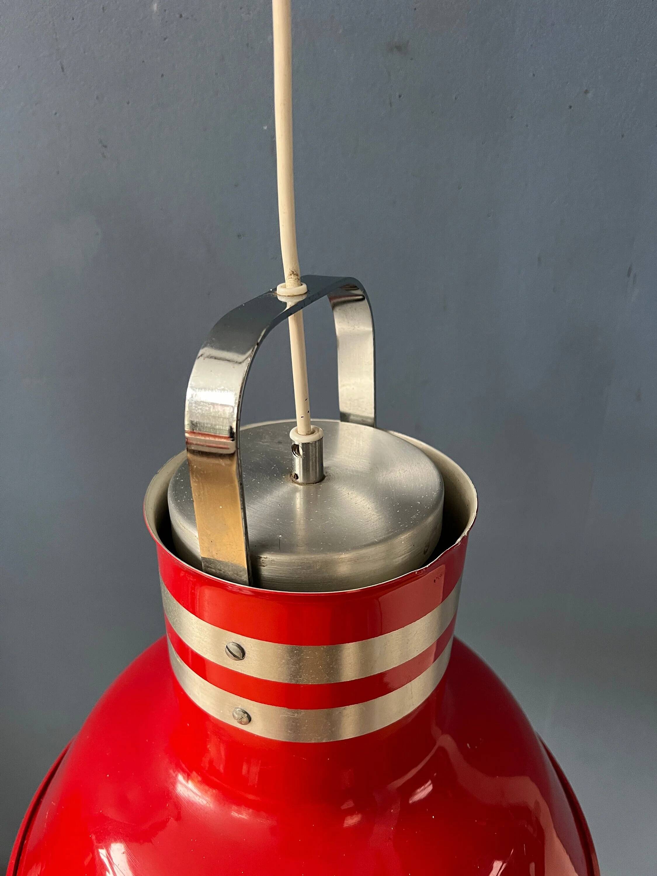 Suspension « Bucket » rouge Space Age par Ateljé Lyktan