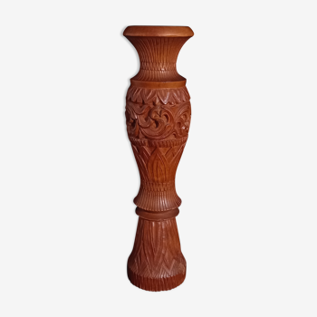 Vase exotique en bois sculpté
