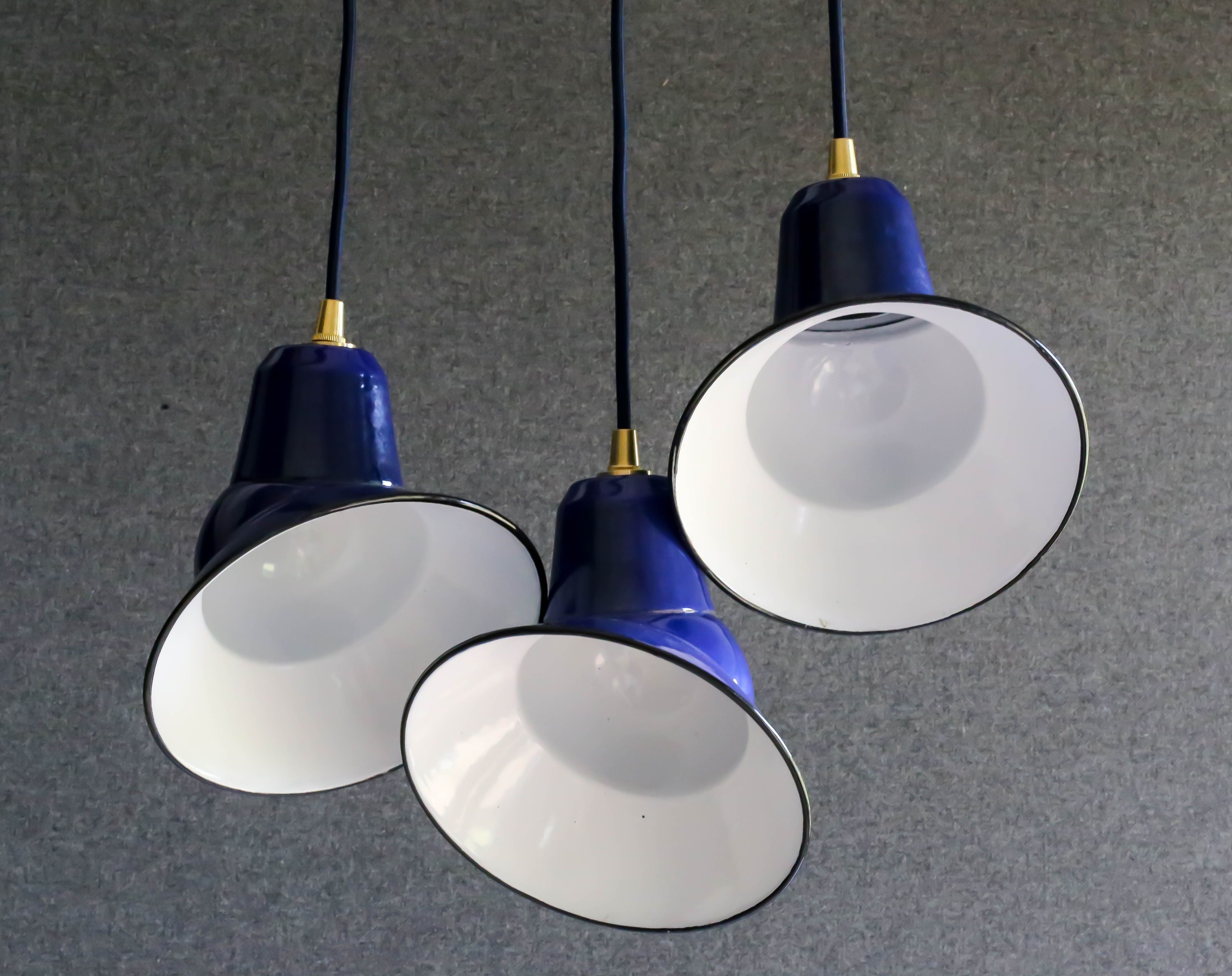 Set of 3 industrial suspensions in blue and white enamelled sheet - delivered with cable