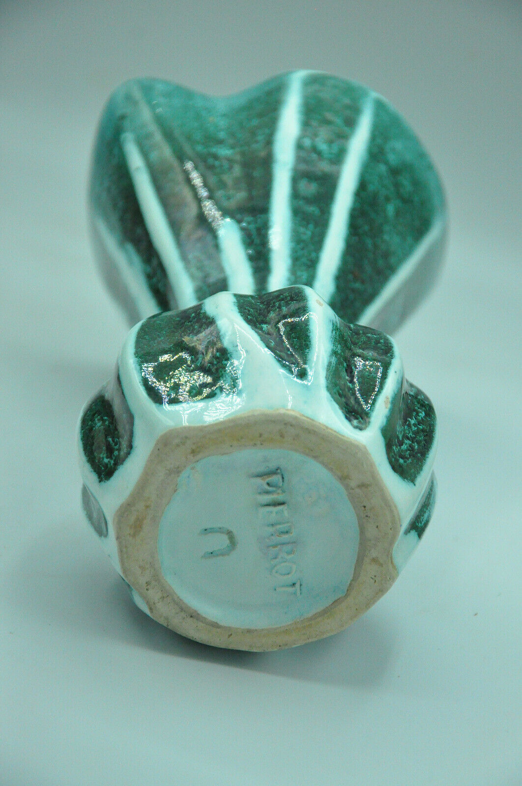 Vase signé Pierrot