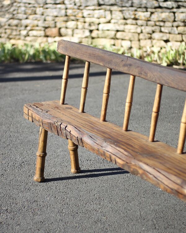 Grand banc bois vintage, banc bois ancien, banc artisanal, brutaliste, hall d'entrée