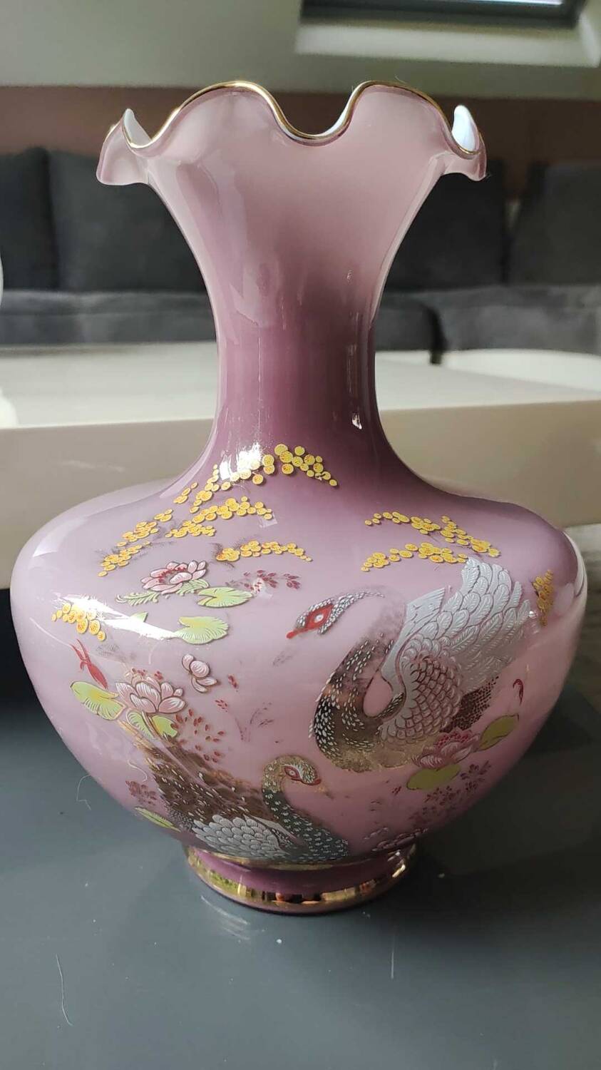 Japanese opaline vase in old pink tones. Swan decoration and polychrome floral motifs.