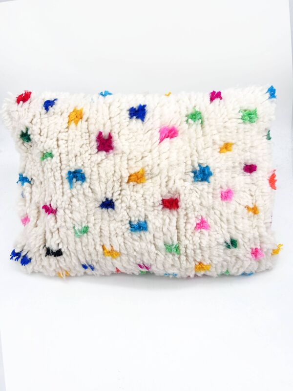 Housse de coussin berbère marocain beni Ouarain à pois colorés 55x40cm