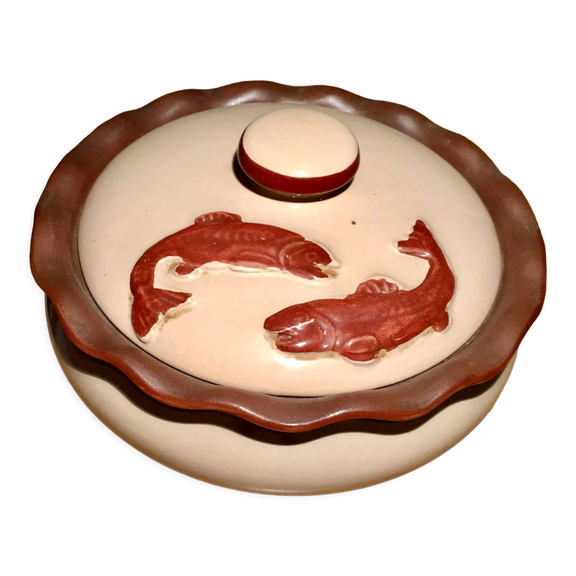 Bouillabaisse dish in terracotta fish decoration