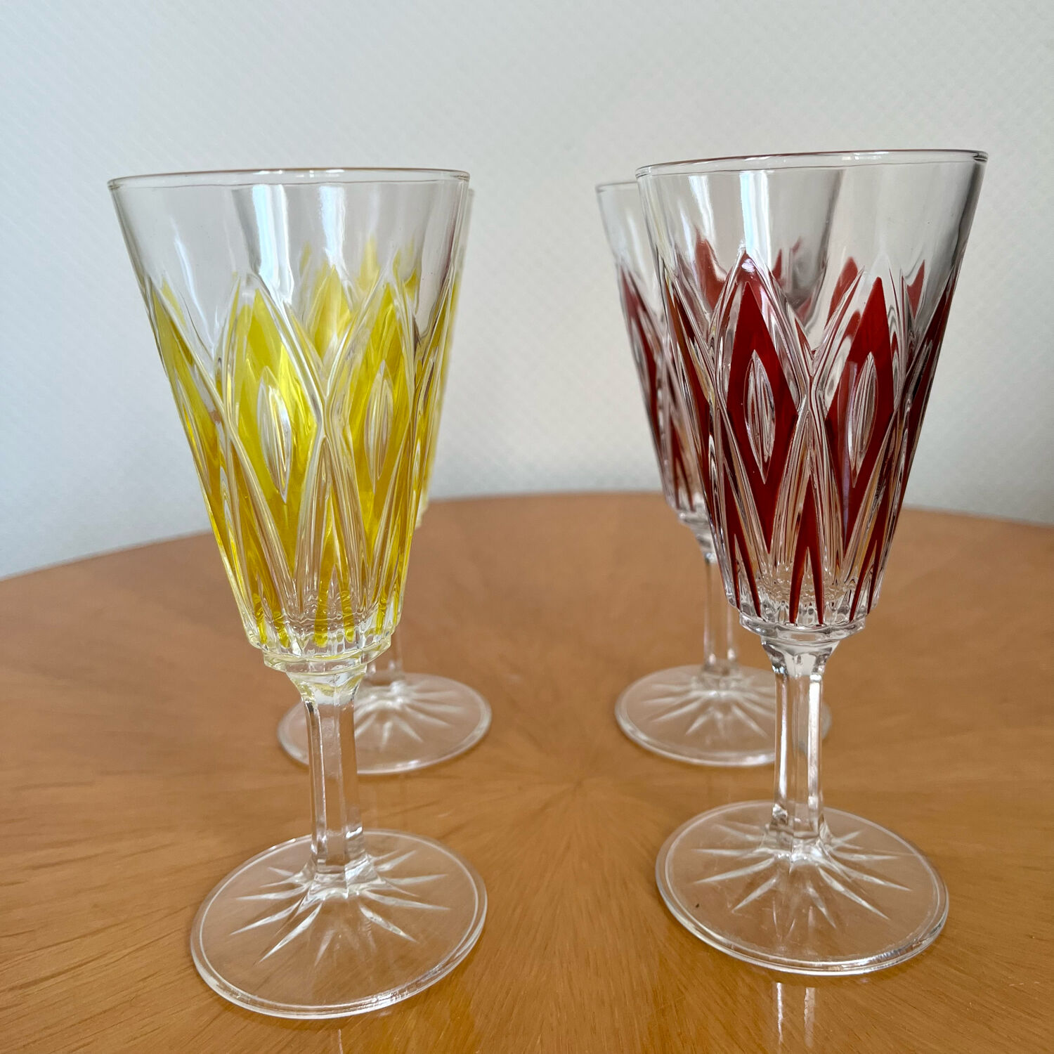 Ensemble de 4 flutes verres à vin anciens